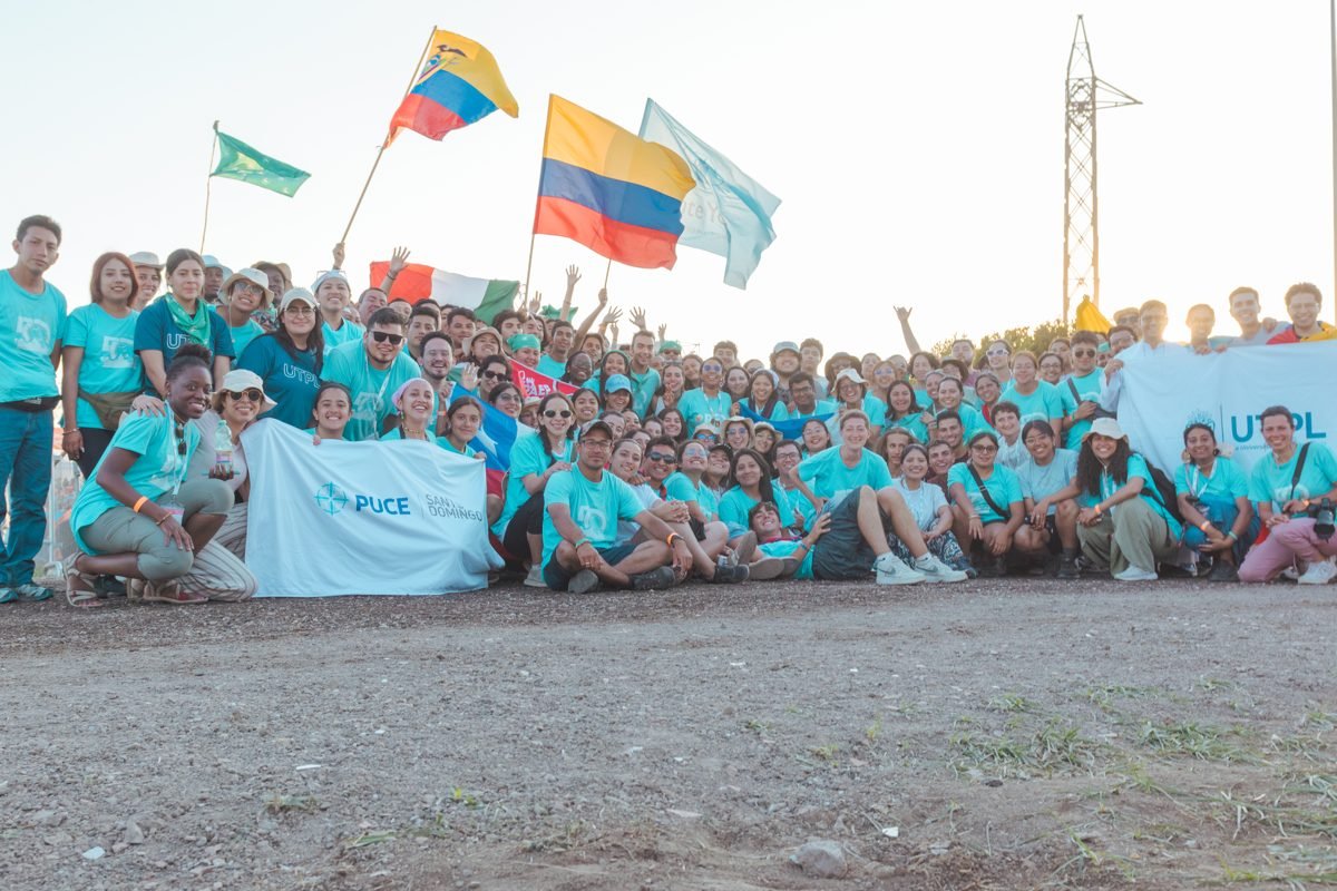 Idente Youth young people with flags from different countries